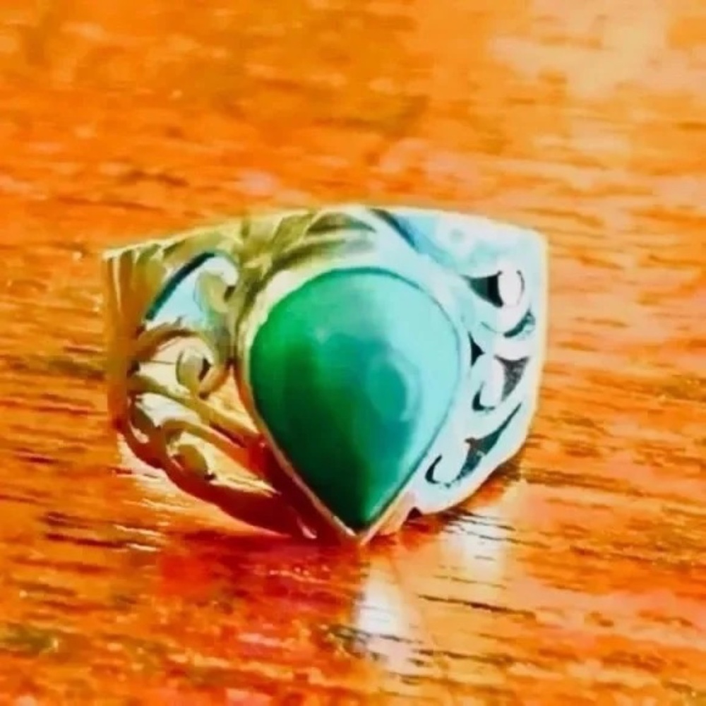 Vintage statement ring with inset Malachite teardrop Sz 8.5